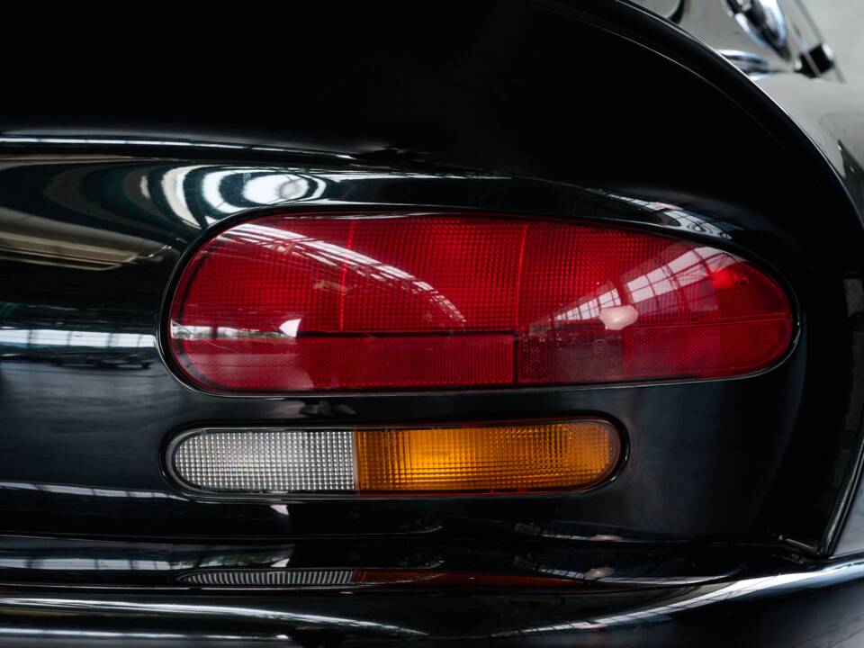 Image 41/50 of Dodge Viper GTS (2005)