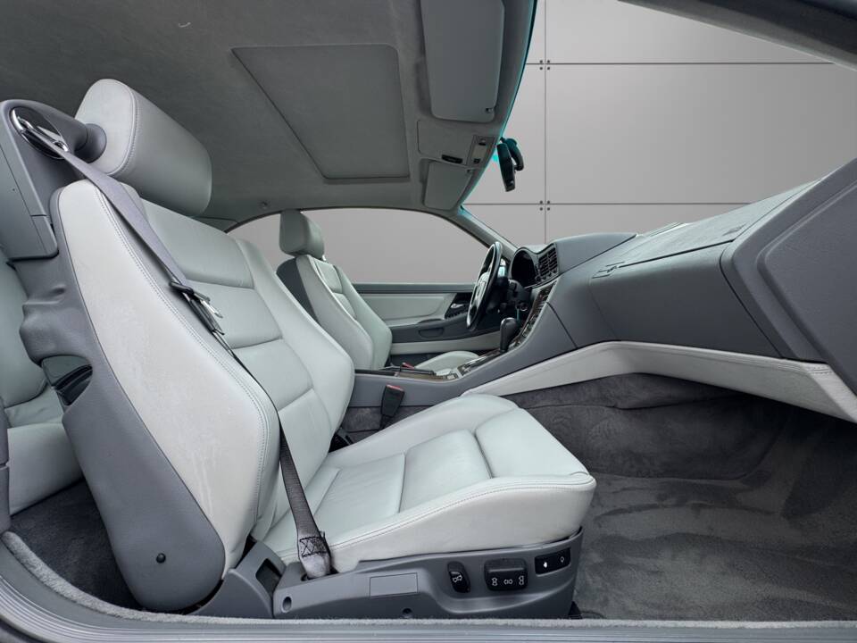 Image 14/27 of BMW 840Ci (1994)