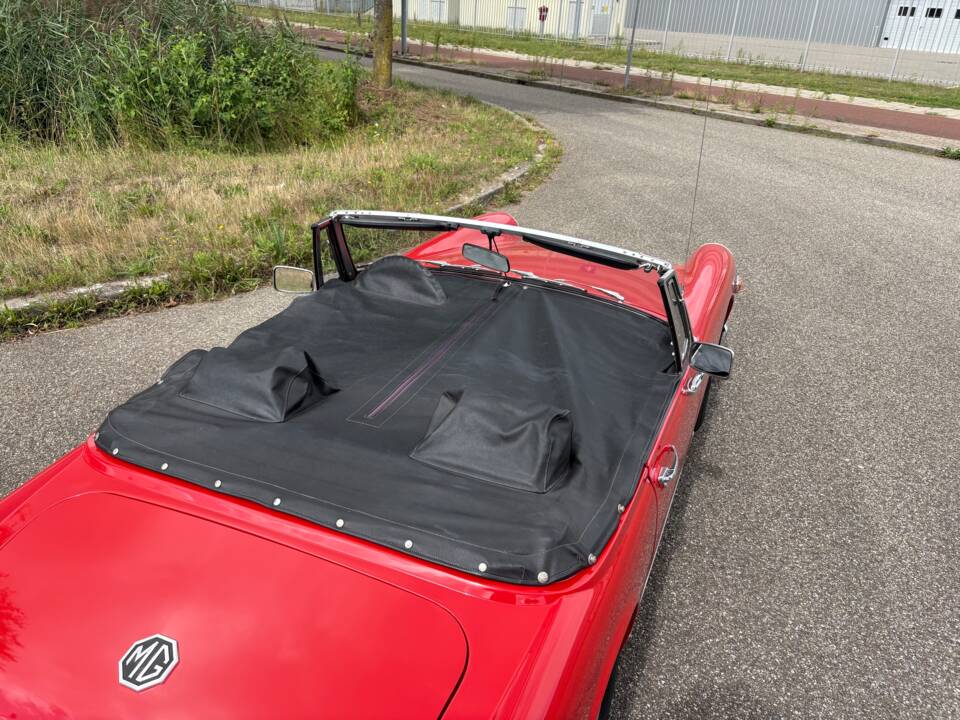 Image 18/21 of MG Midget GAN5 (1974)