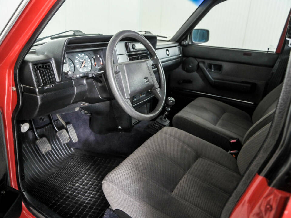 Image 11/50 of Volvo 240 (1987)