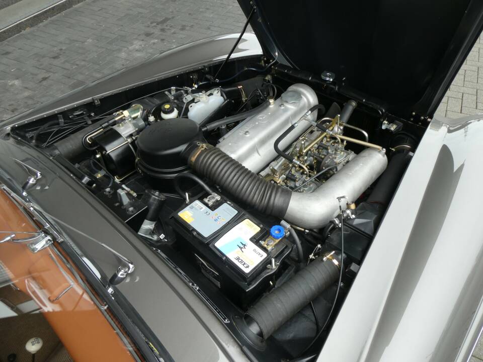 Image 17/26 of Mercedes-Benz 190 SL (1962)