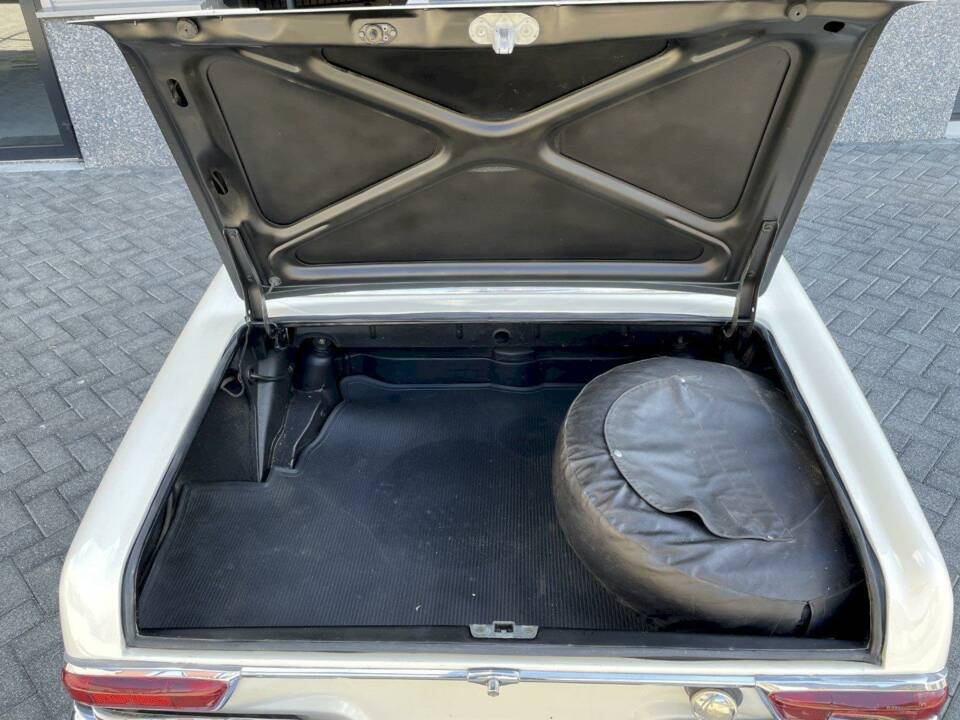 Image 3/36 of Mercedes-Benz 280 SL (1969)