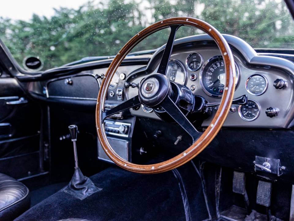 Bild 50/50 von Aston Martin DB 6 (1967)