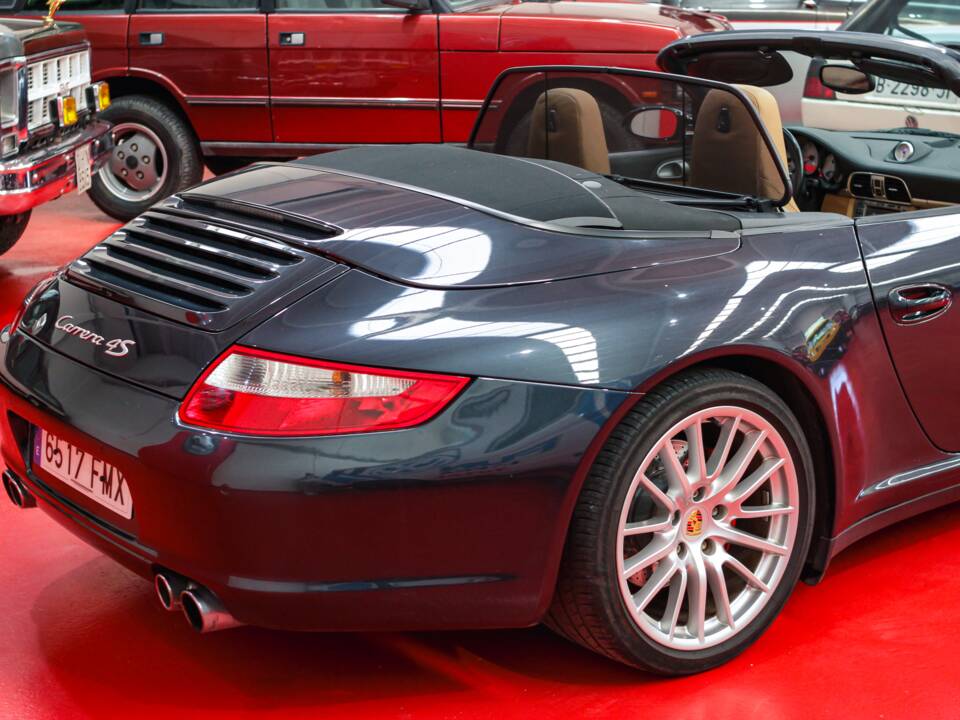 Image 42/48 of Porsche 911 Carrera 4S (2007)