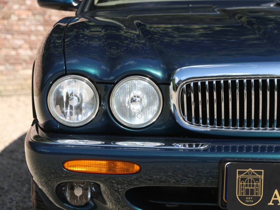 Bild 48/50 von Jaguar XJ 8 4.0 Executive (2001)