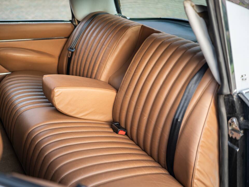 Image 42/44 of Citroën DS 21 (1968)