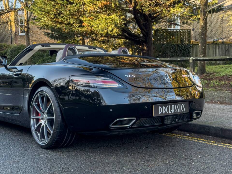 Afbeelding 14/26 van Mercedes-Benz SLS AMG GT Roadster (2014)