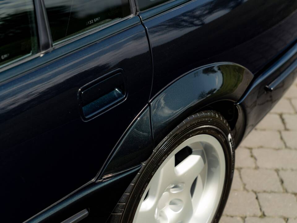 Image 24/75 of Lotus Carlton (1991)