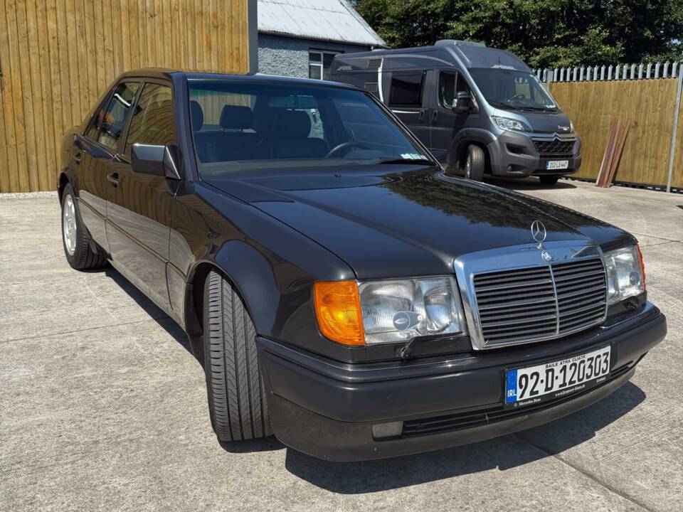 Image 8/23 of Mercedes-Benz 500 E (1992)