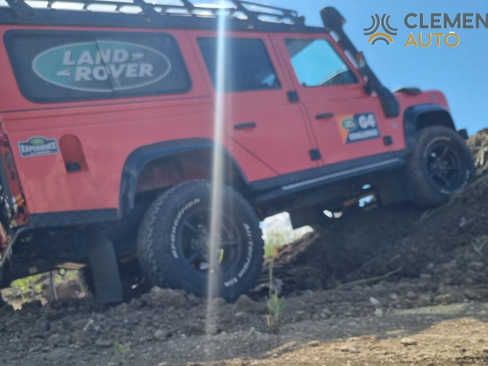 Image 11/16 of Land Rover Defender 110 (2008)