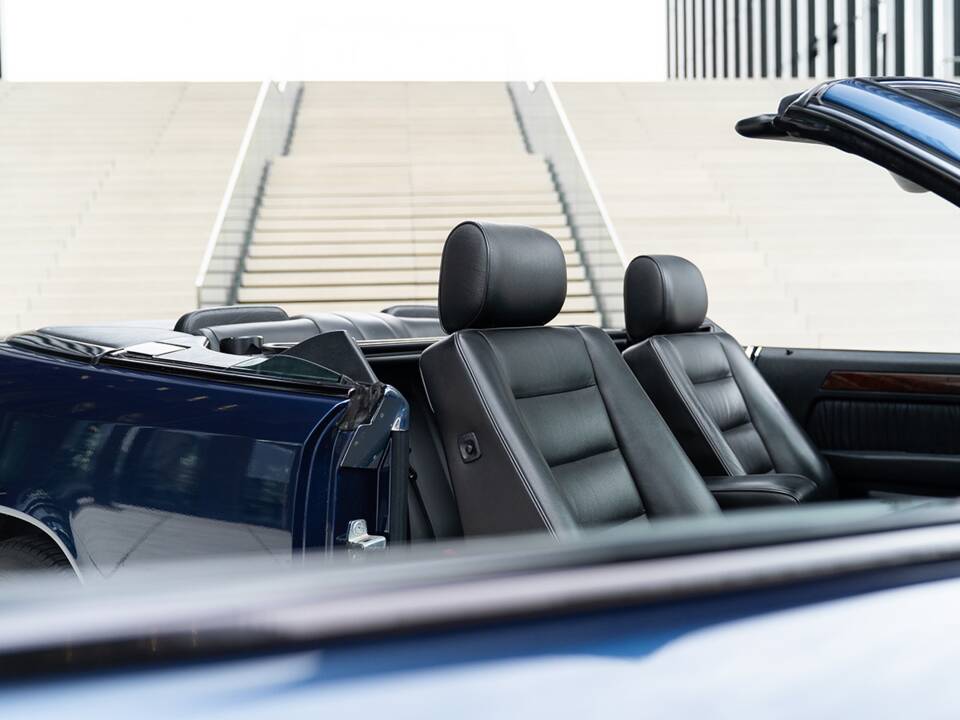 Image 30/45 of Mercedes-Benz E 220 (1995)