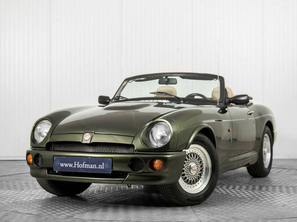 Image 3/50 of MG RV8 (1994)