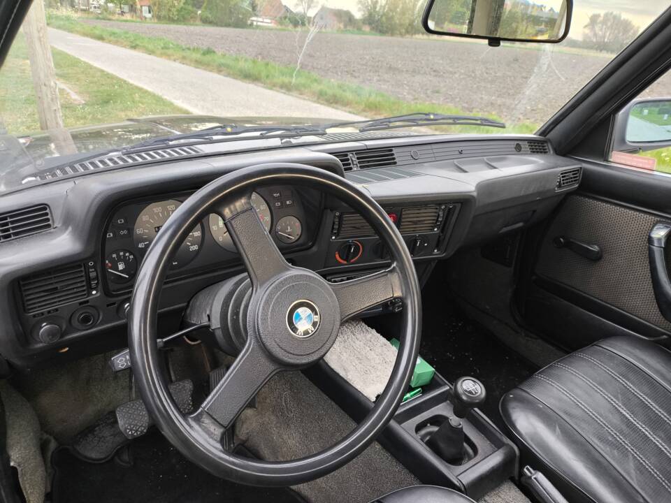 Image 8/22 of BMW 323i (1982)