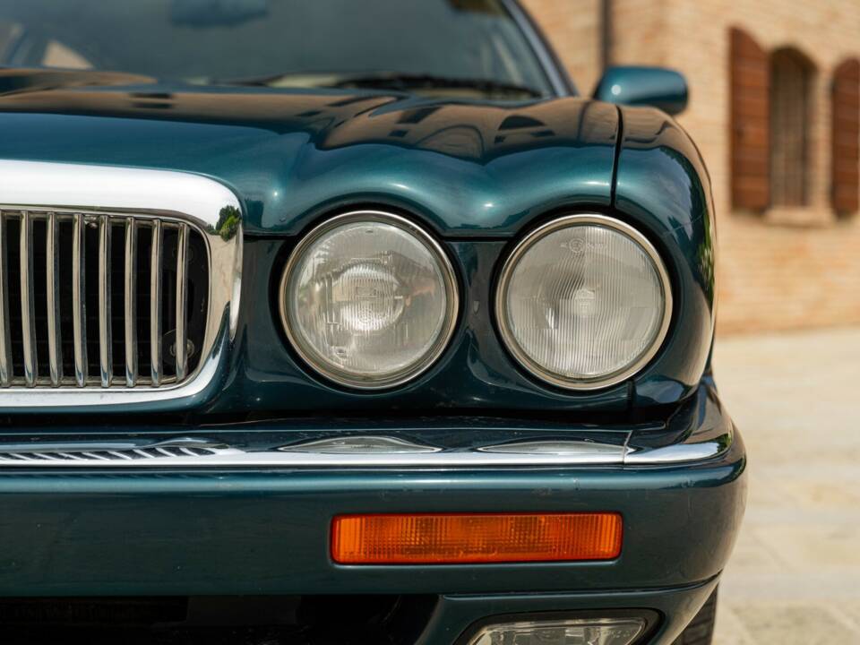 Bild 11/50 von Jaguar XJ6 3.2 (1995)