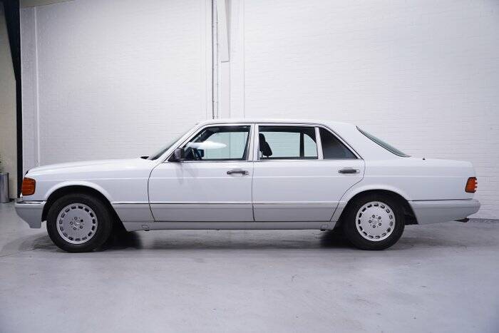 Immagine 5/7 di Mercedes-Benz 560 SEL (1989)