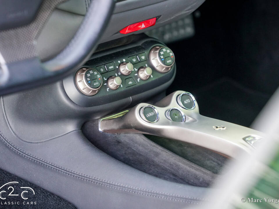 Image 52/85 de Ferrari California (2010)