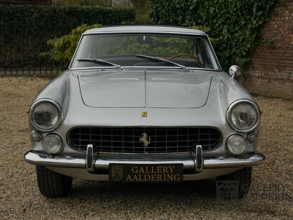 Image 49/50 of Ferrari 250 GT&#x2F;E (1964)
