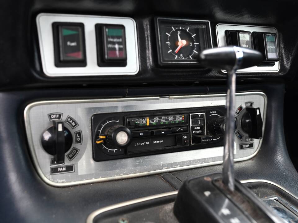 Image 16/21 de Daimler Double Six (1978)