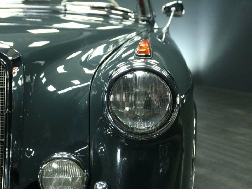 Bild 43/49 von Mercedes-Benz 220 SE (1960)