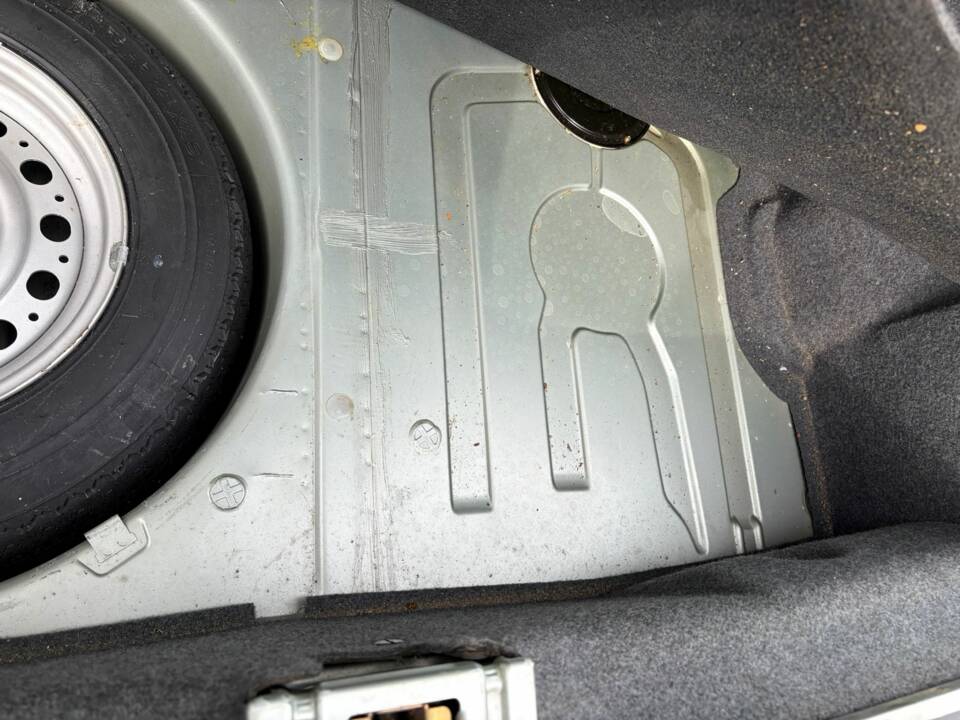 Bild 37/41 von BMW 520i (1982)