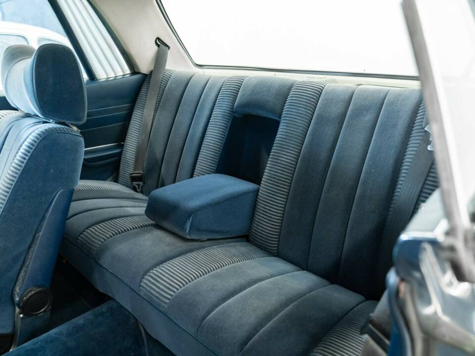 Obraz 32/43 pojazdu Mercedes-Benz 450 SLC (1972)
