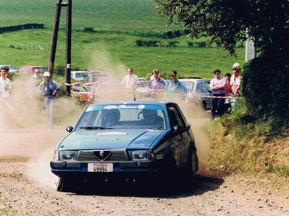 Image 6/44 of Alfa Romeo 75 3.0 V6 QV (1989)