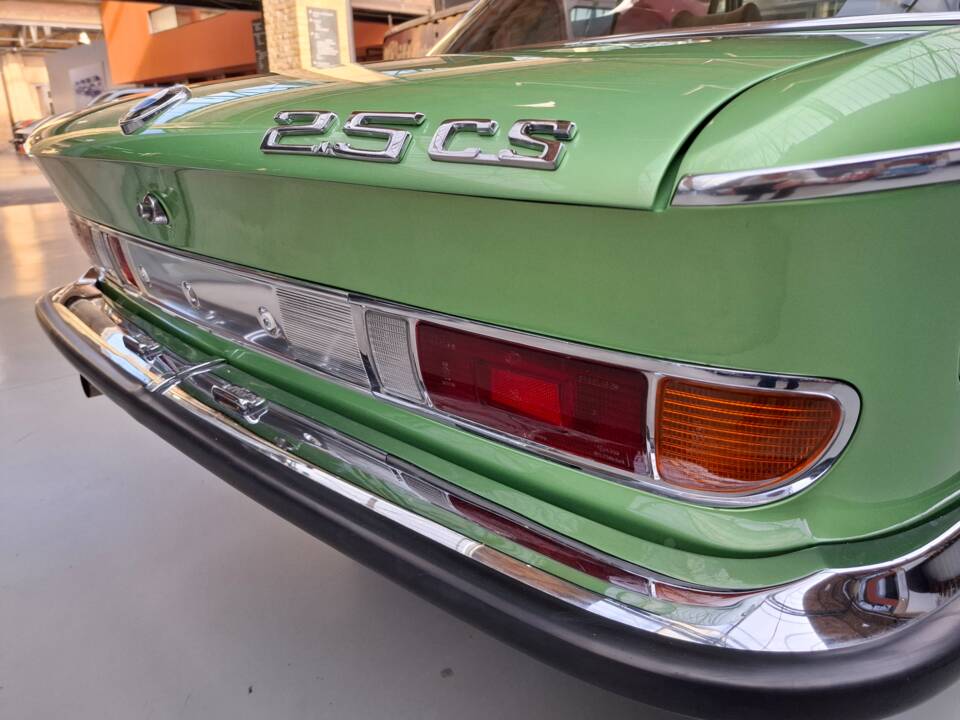 Image 5/43 of BMW 2,5 CS (1975)