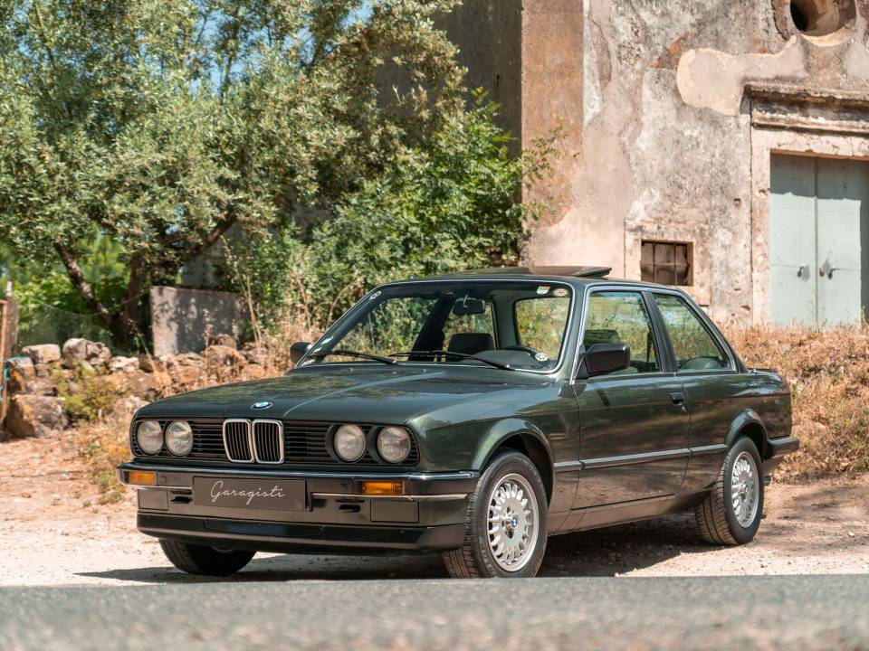 Image 1/25 de BMW 320i (1986)