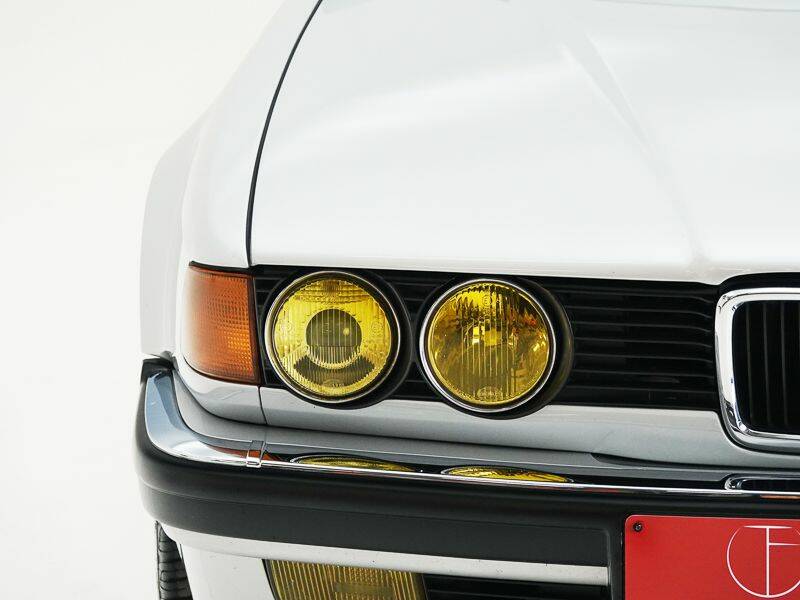 Immagine 11/15 di BMW 730i (1989)