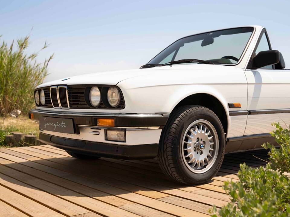 Image 3/70 of BMW 320i (1990)