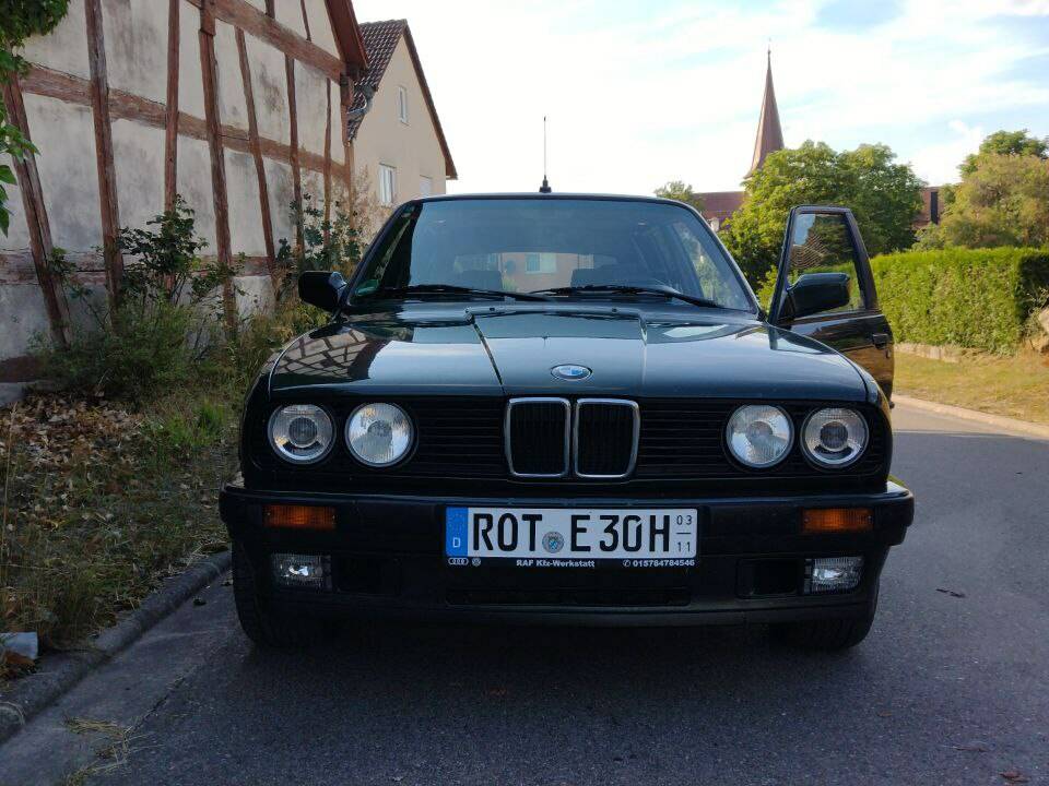 Image 2/21 of BMW 325i Touring (1989)