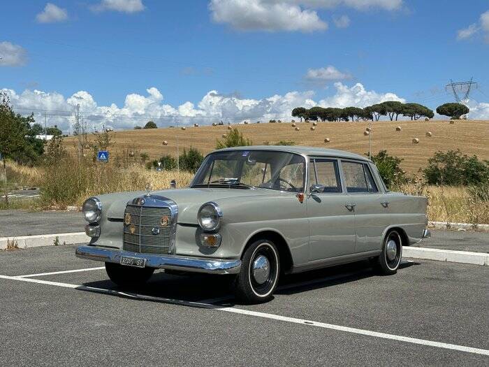 Image 3/7 of Mercedes-Benz 190 c (1963)