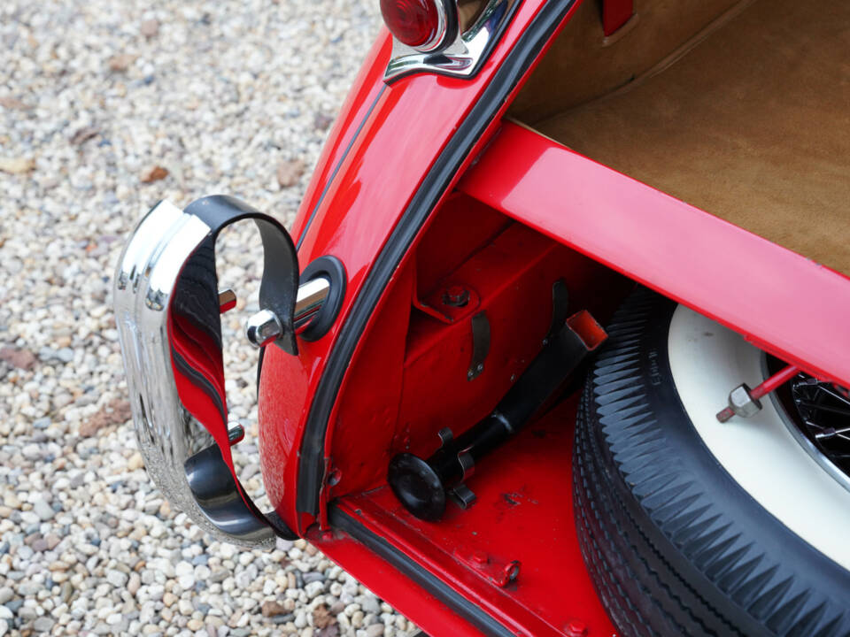 Image 21/50 of Jaguar XK 120 OTS (1954)