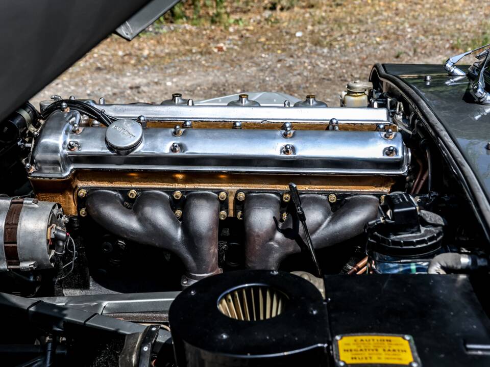 Image 28/44 de Jaguar Type E 4.2 (1964)
