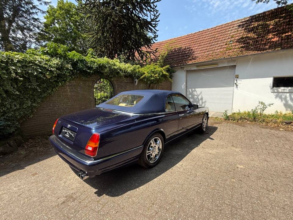 Image 18/32 of Bentley Azure (2003)