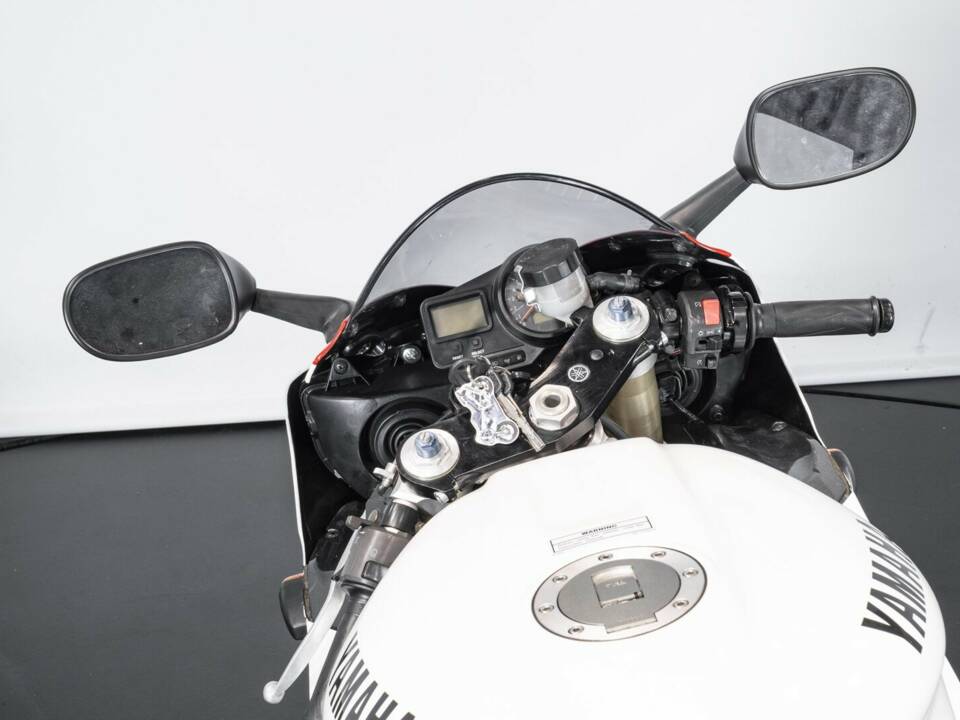 Image 29/44 of Yamaha YZF 1000 R1 (1998)