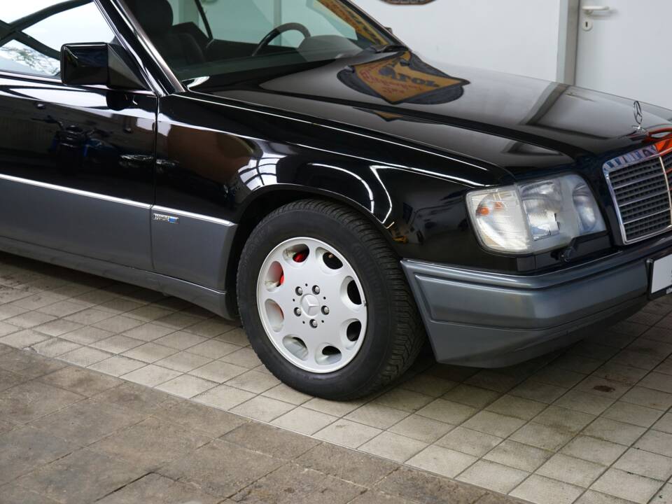 Bild 33/35 von Mercedes-Benz E 320 (1993)
