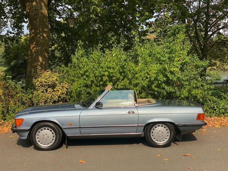 Image 35/50 of Mercedes-Benz 500 SL (1989)