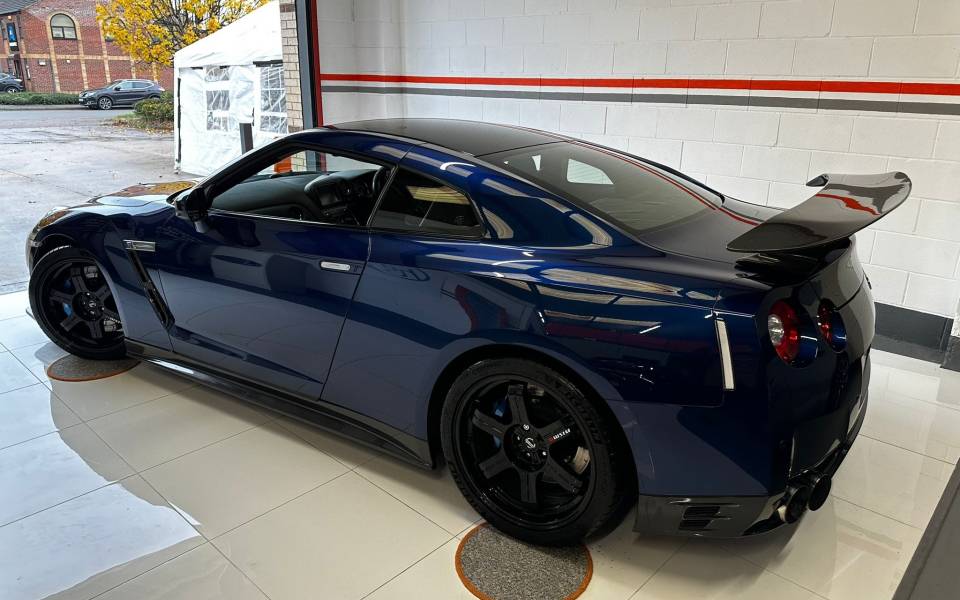 Image 36/45 of Nissan GT-R (2011)