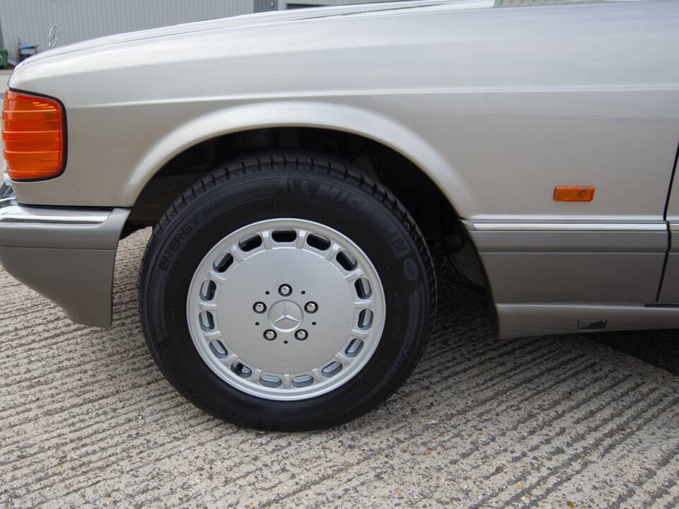 Bild 24/29 von Mercedes-Benz 300 SEL (1990)