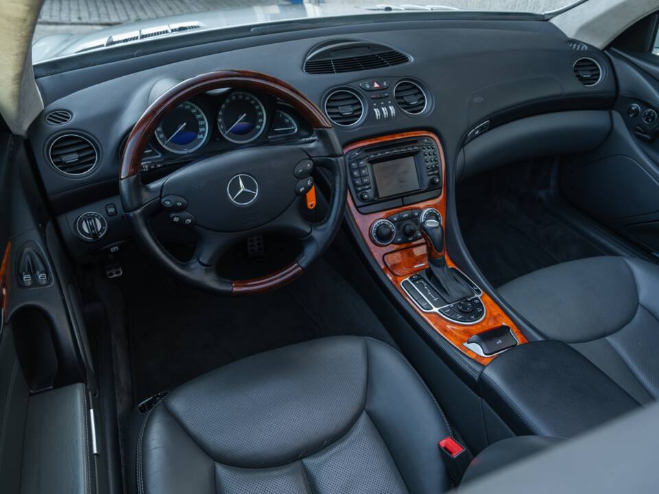 Image 63/86 de Mercedes-Benz SL 500 (2002)