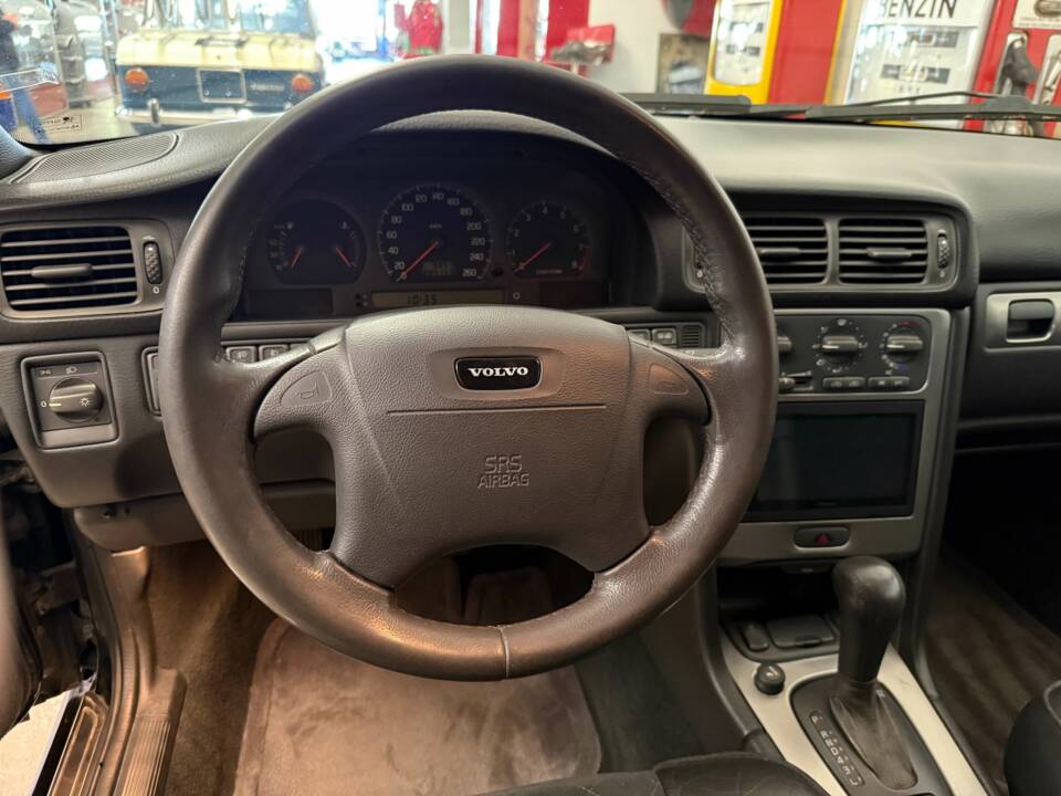 Image 9/17 of Volvo V 70 2.5T (1999)