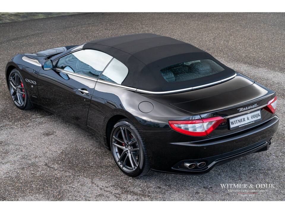 Imagen 7/42 de Maserati GranCabrio 4.7 (2010)