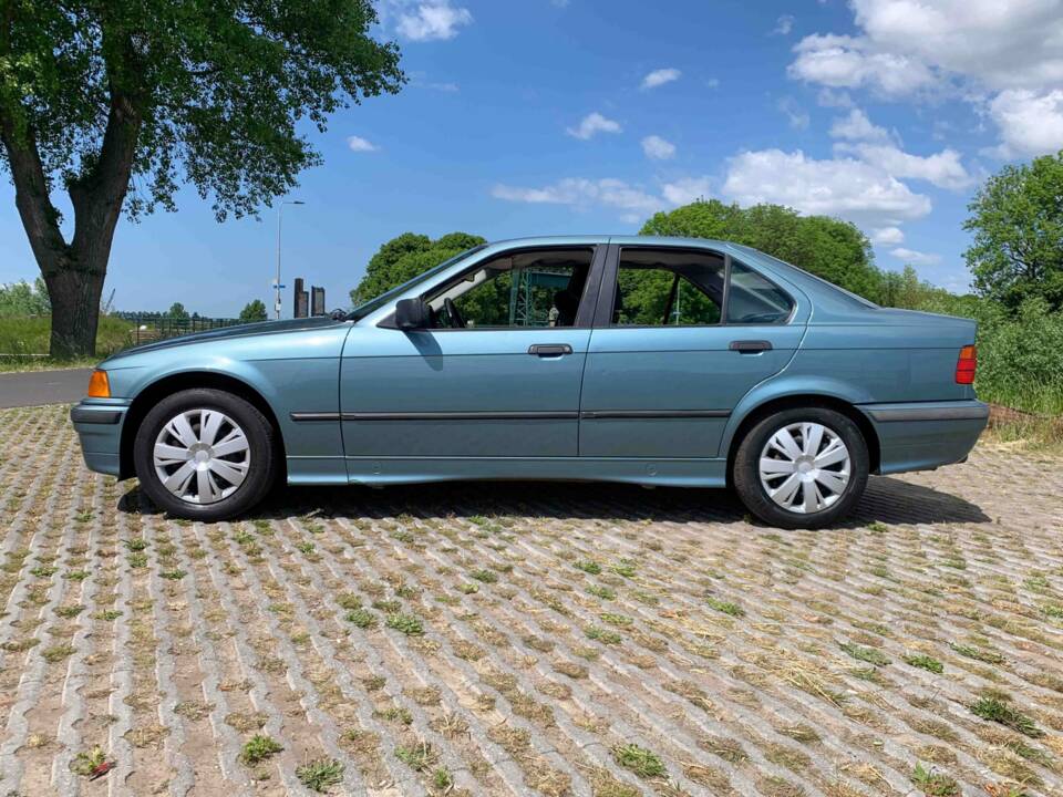 Bild 2/6 von BMW 316i (1994)