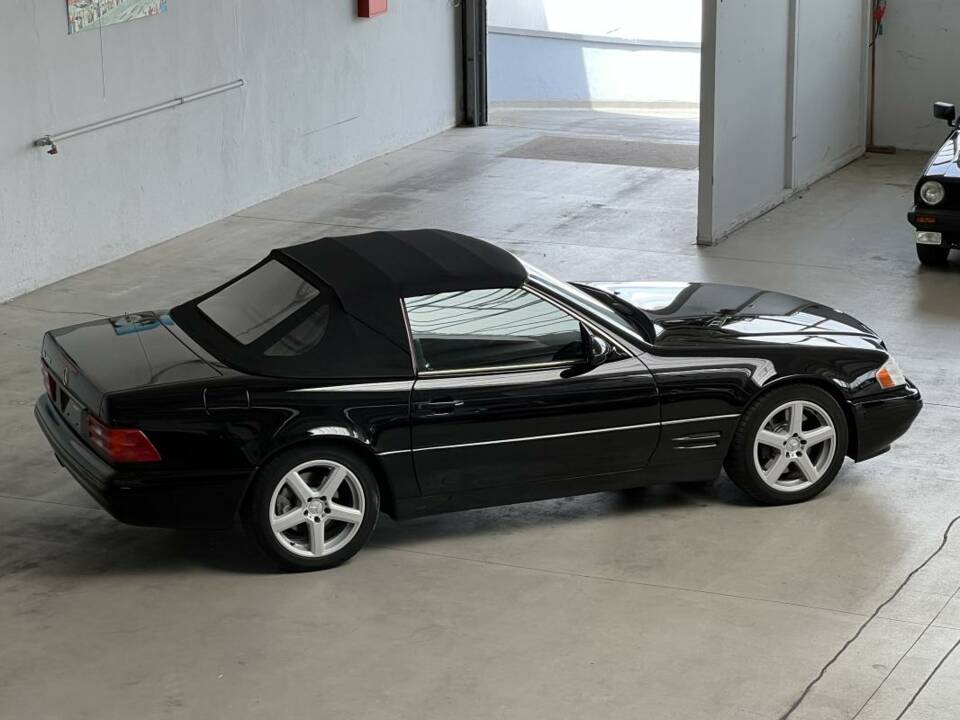 Image 2/25 of Mercedes-Benz SL 500 (1999)