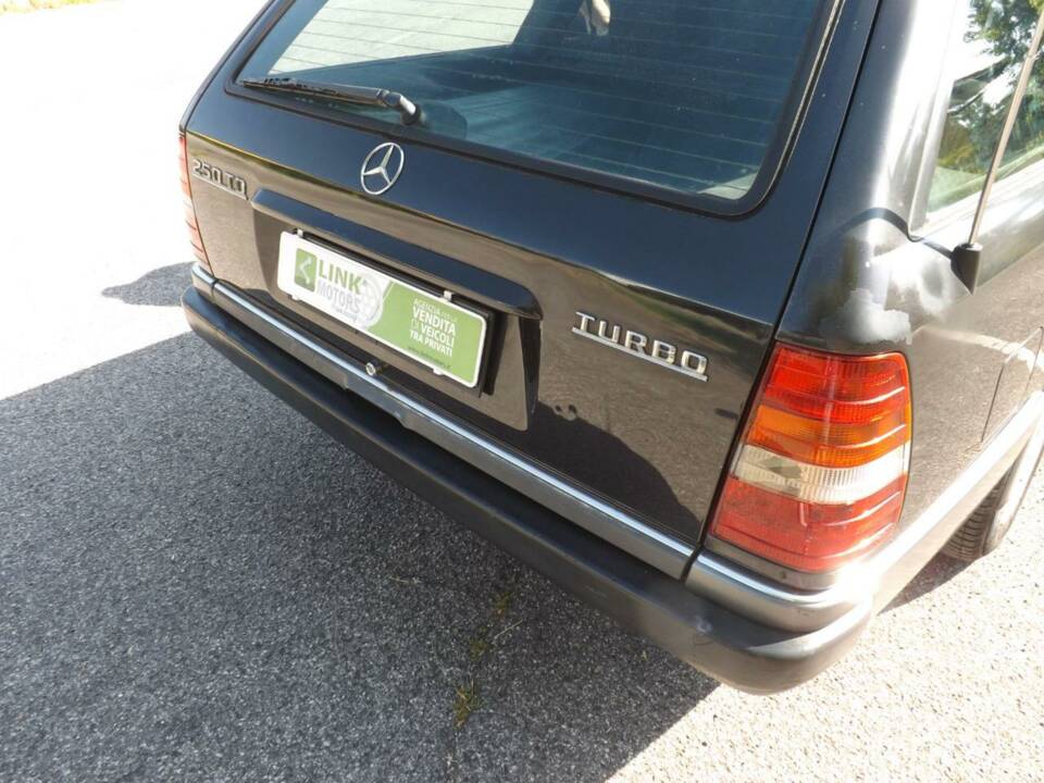 Image 41/50 of Mercedes-Benz 250 TD Turbo (1992)
