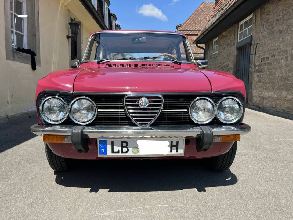 Bild 4/8 von Alfa Romeo Giulia Nuova Super 1300 (1975)