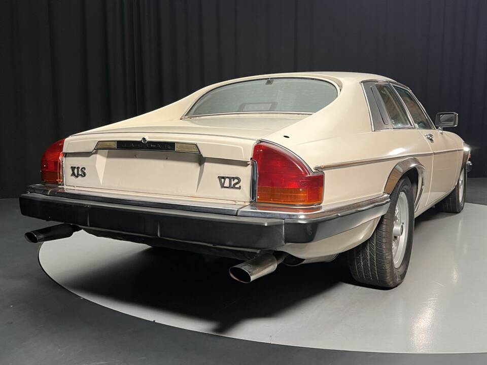 Image 8/8 de Jaguar XJ-S V12 (1987)