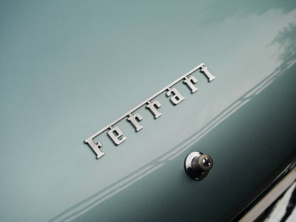 Image 22/45 of Ferrari 330 GT (1967)