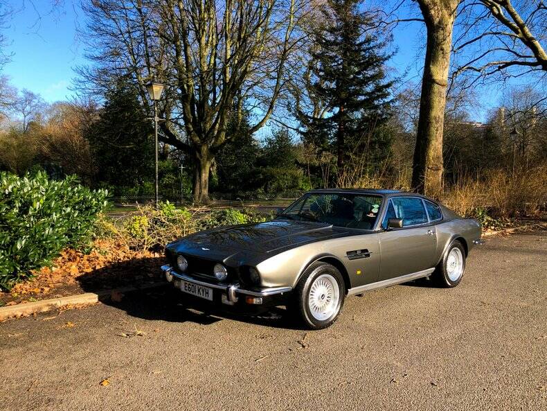 Image 12/34 de Aston Martin V8 Vantage (1987)